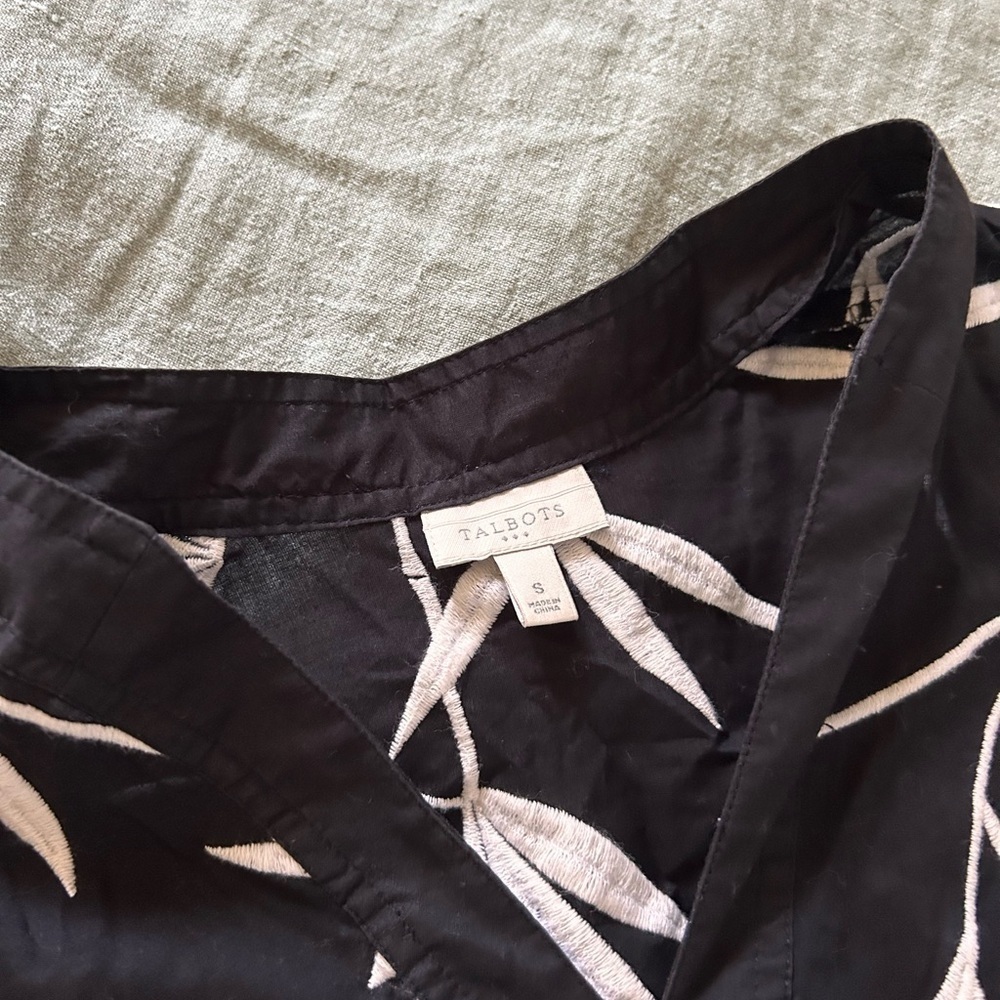Talbots Black and White Leaf Pattern Tunic